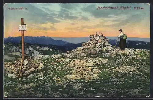 AK Hochschwab, Bergsteigerin auf dem Gipfel und Dachstein