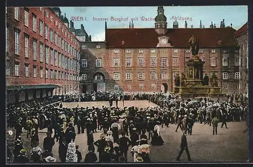 AK Wien, Hofburg, Innerer Burghof mit Wache