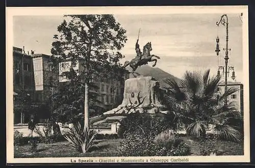 AK La Spezia, Giardini e Monumento a Giuseppe Garibaldi