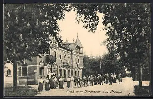 AK Graupa, Leute vor dem Hotel Forsthaus
