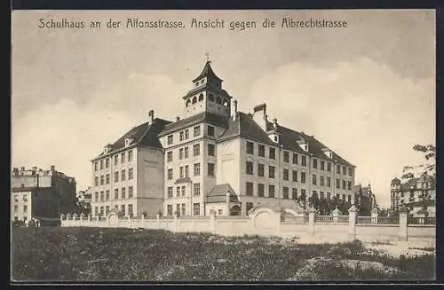 AK München-Neuhausen, Schulhaus Alfonsstrasse, Ansicht gegen die Albrechtstrasse