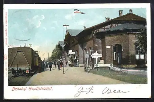 AK Neudietendorf, Bahnhof mit Passanten