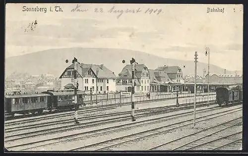 AK Sonneberg i. Th., Züge im Bahnhof
