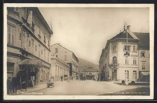 AK Villach, Passanten in der Bahnhofstrasse