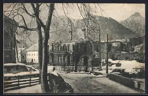 AK Kötschach /Gailtal, Zerschossene Häuser nach der Beschiessung 1916