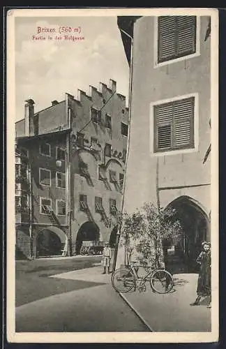 AK Brixen, Partie in der Hofgasse mit Fahrrad