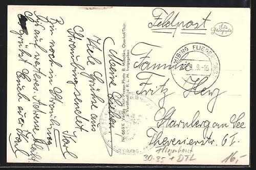 AK Straubing an der Donau, Fliegerhorst mit Flugzeugen, Strassenpartie