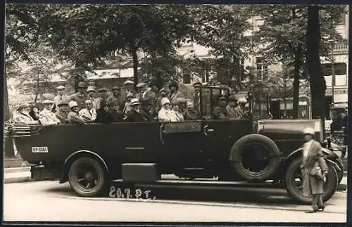 AK Berlin, Autobus von Thiens Berolina-Rundfahrten, Inh. F. Lohrer