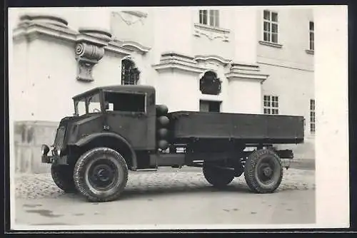 Foto-AK Lastkraftwagen Ford UNRRA