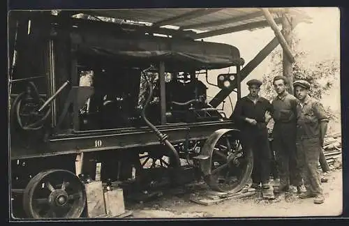Foto-AK Lastkraftwagen mit Aggregat-Motor