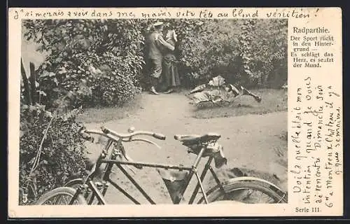 AK Radpartie, Fahrrad, Paar im Gebüsch