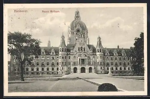 AK Hannover, Neues Rathaus mit Vorplatz