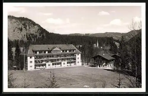 AK Kreuth bei Tegernsee, Blick auf Sanatorium Dr. May mit Panorama