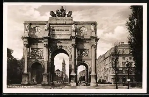 AK München, Vorderseite des Siegestor