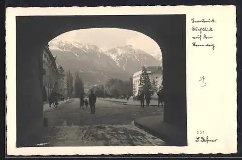 Foto-AK Adalbert Defner: Innsbruck, Tordurchblick auf den Rennweg