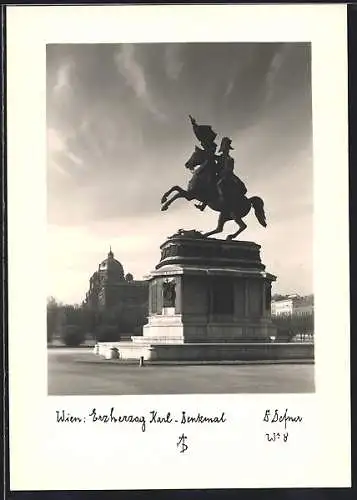Foto-AK Adalbert Defner: Wien, Am Erzherzog Karl-Denkmal