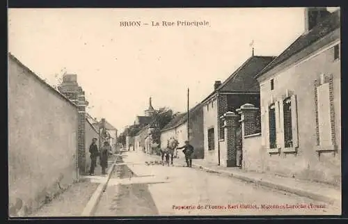 AK Brion, La Rue Principale avec passants et cheval