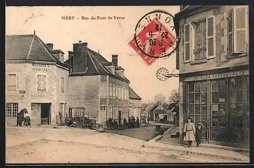 AK Héry, Rue du Pont de Verne avec boutiques et passants