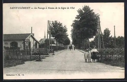 AK Saint-Clément, Le Passage à Niveau de la Ligne de l`Est