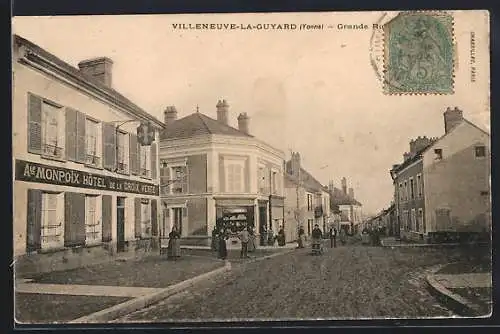 AK Villeneuve-la-Guyard, Grande Rue mit Hôtel de la Croix Verte