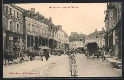 AK Chablis, Jour de Marché avec charrettes et foule animée dans la rue principale