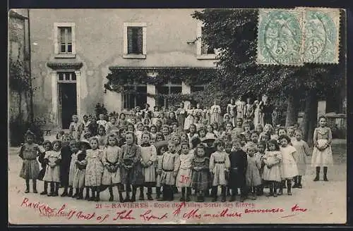 AK Ravières, École des filles, Sortie des élèves