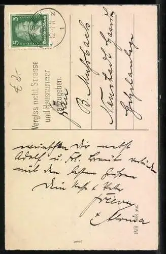 AK Osterküken sitzt rauchend auf einem Sessel, ein andere bringt ihm einen Brief