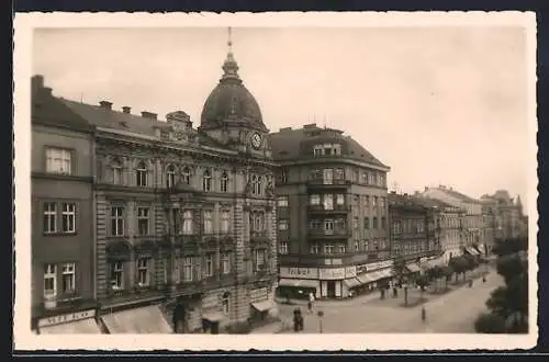 AK Pilsen, Strassenpartie mit Abzeig u. Turmgebäude aus der Vogelschau