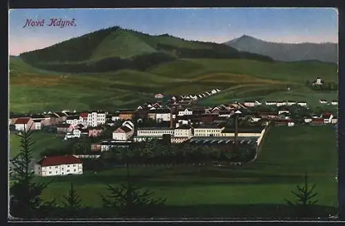 AK Nova Kdyne, Gesamtansicht mit Bergpanorama aus der Vogelschau