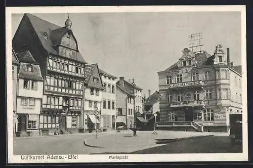 AK Adenau /Eifel, Marktplatz mit Hotel Halber Mond und Geschäft Fritz Habig Wwe.