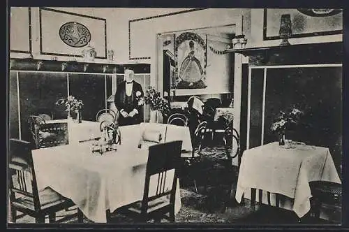 AK Langenschwalbach /Untertaunus, Hotel-Restaurant Britannia, Speisesaal mit Oberkellner
