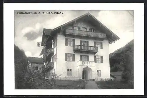 AK Ruhpolding, Krankenhaus mit Nachbargebäude vor Bergpanorama