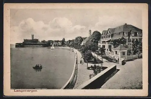AK Langenargen, Ortspartie der Uferpromenade mit Ruderboot