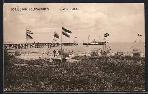 AK Boltenhagen, Landungbrücke mit Strand und Passagierschiff