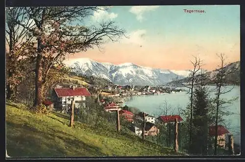 AK Tegernsee, Landschaftpanorma mit Ortschaft, See und Bergen