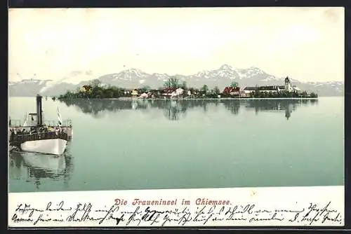 AK Chiemsee, Fraueninsel mit Berglandschaft und Passagierschiff