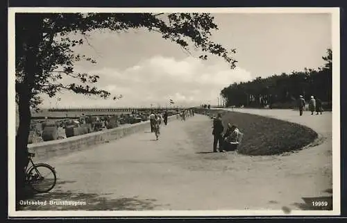 AK Brunshaupten, Strandpromenade mit Seebrücke