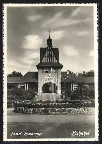 AK Bad Saarow, Bahnhof mit Springbrunnen