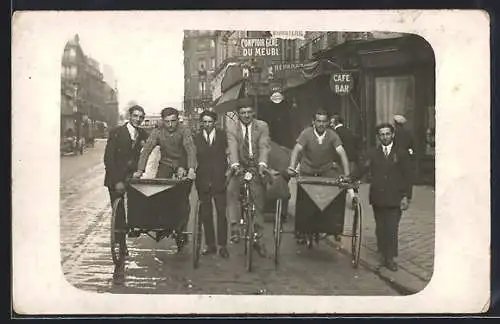 Foto-AK Paris, Fahrradfahrer auf einer Strasse