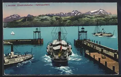 AK Friedrichshafen, Hafenausfahrt mit Bodenseedampfer König Wilhelm