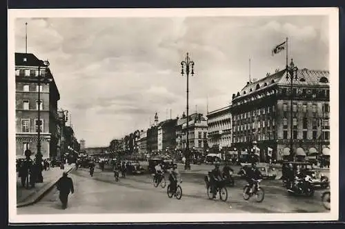 AK Berlin, Unter den Linden mit Radfahrern