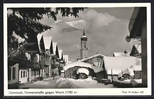 AK Garmisch, Sonnenstrasse gegen Wank im Schnee
