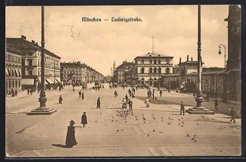 AK München, Die belebte Ludwigstrasse