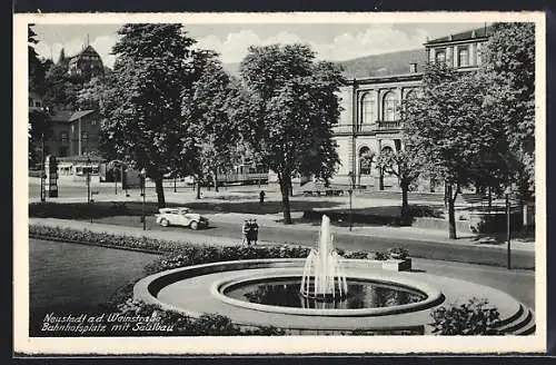 AK Neustadt an der Weinstrasse, Bahnhofplatz mit Saalbau