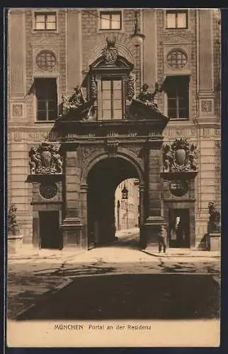 AK München, Blick zum Portal an der Residenz