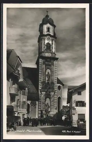 AK Mittenwald, Strassenpartie mit Geschäften und Pfarrkirche