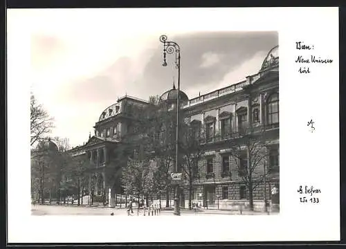 Foto-AK Adalbert Defner: Wien, Neue Universität mit Litfasssäule