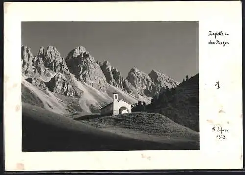 Foto-AK Adalbert Defner: Kapelle in den Bergen