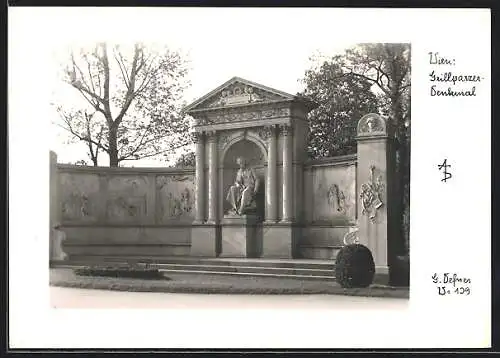 Foto-AK Adalbert Defner: Wien, Blick auf das Grillparzer-Denkmal