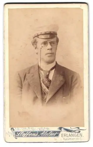 Fotografie Steffens Atelier, Erlangen, Raumerstrasse, Portrait Student Theo Kleinknecht mit Couleur, 1895